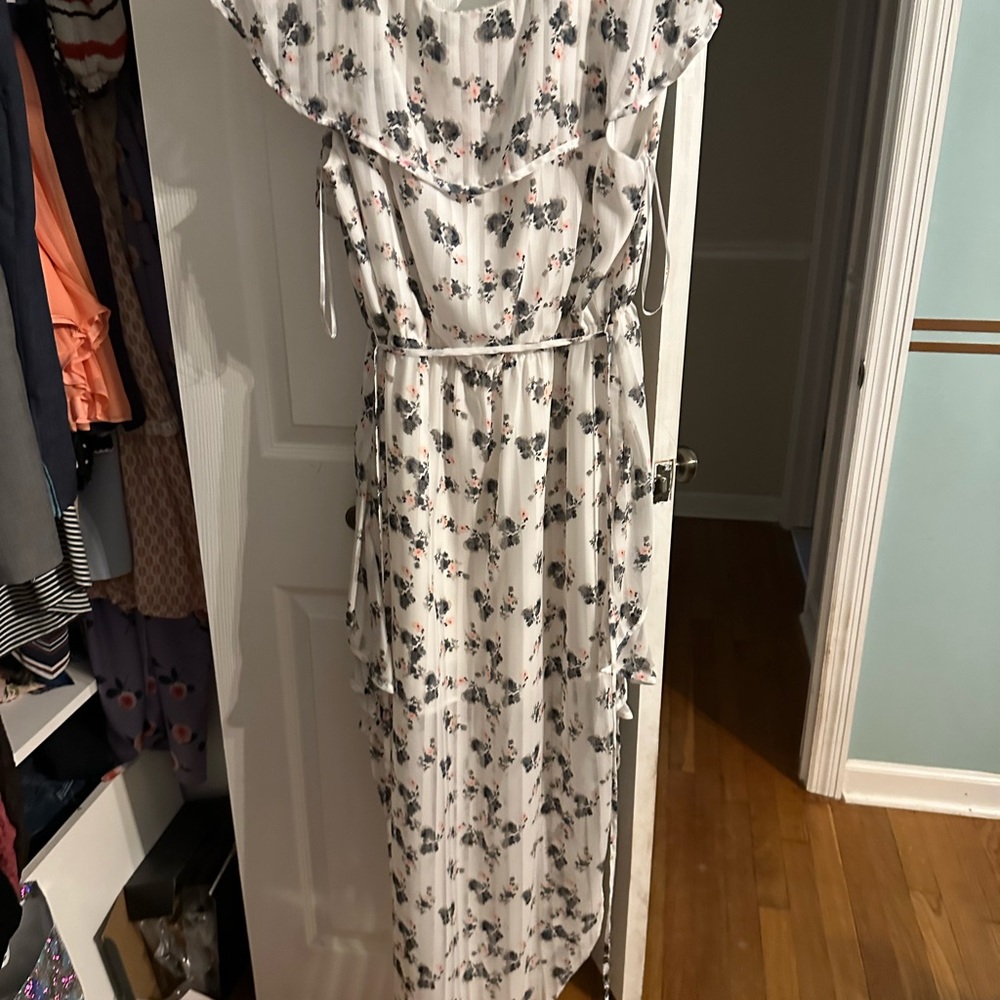 Elliatt White floral dress - Picture 7 of 7